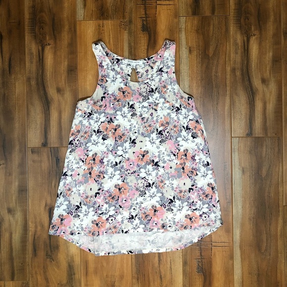 ROSE+OLIVE | Floral Sleeveless Top - Picture 1 of 3